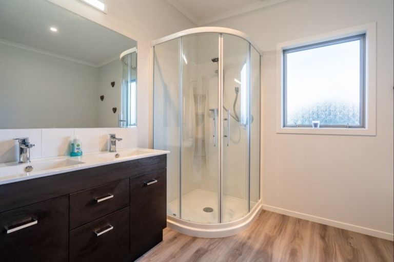 Photo of property in 21 Okarito Avenue, Levin, 5510