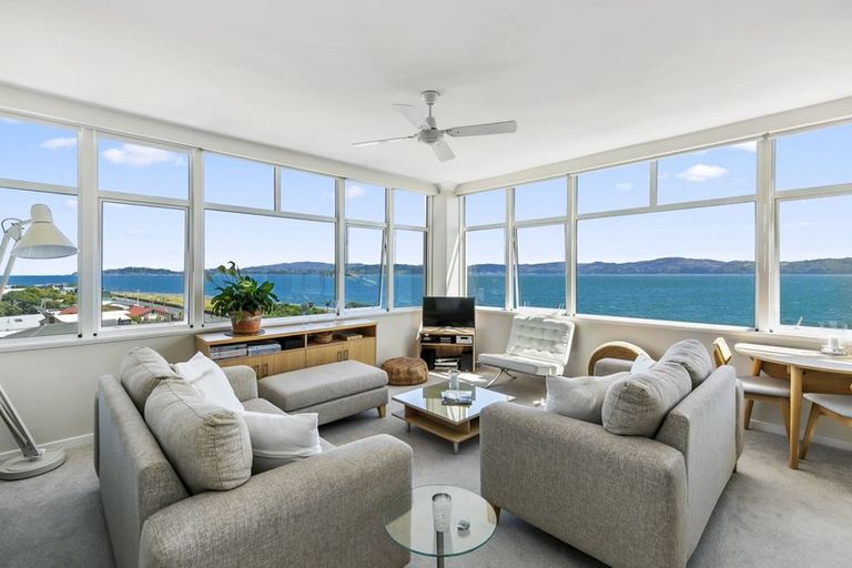 Photo of property in Rona House, 33 Rimu Street, Eastbourne, Lower Hutt, 5013