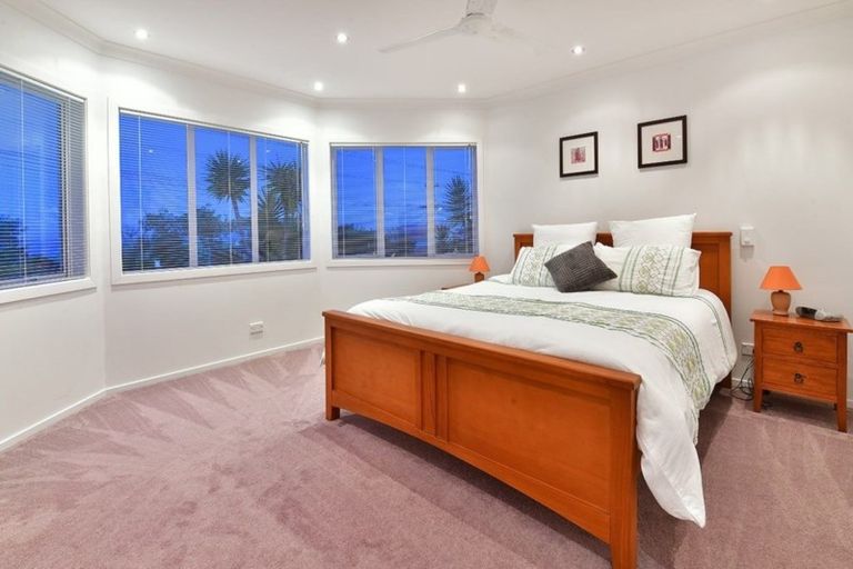 Photo of property in 1/56 Woodlands Crescent, Browns Bay, Auckland, 0630