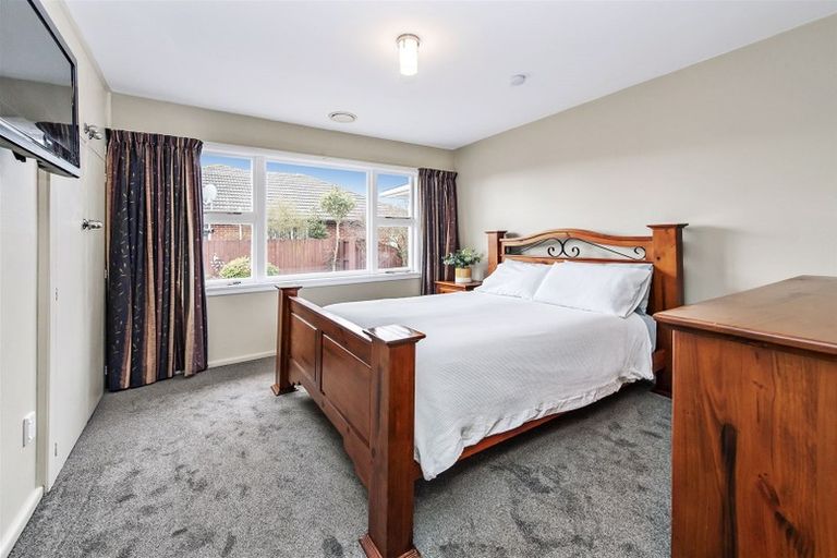 Photo of property in 33 Charlcott Street, Burnside, Christchurch, 8053