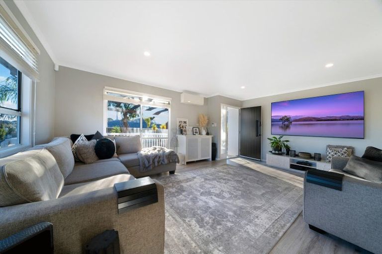 Photo of property in 12 Pahi Place, West Harbour, Auckland, 0618