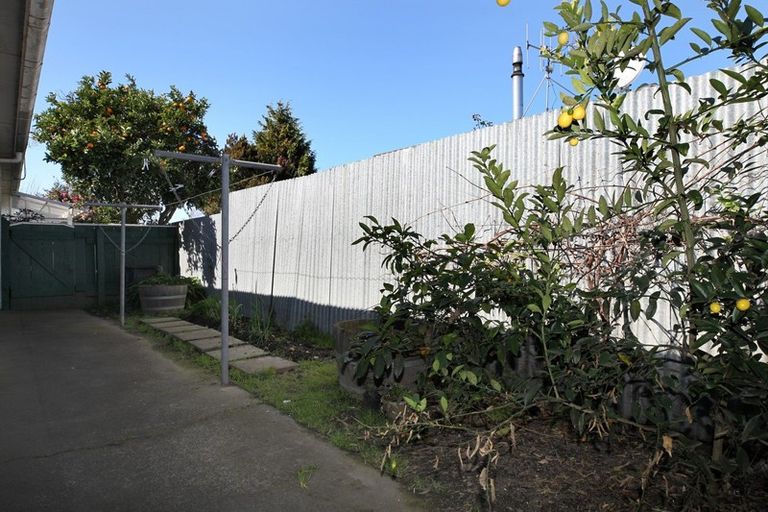 Photo of property in 2/1012 Plunket Street, Saint Leonards, Hastings, 4120