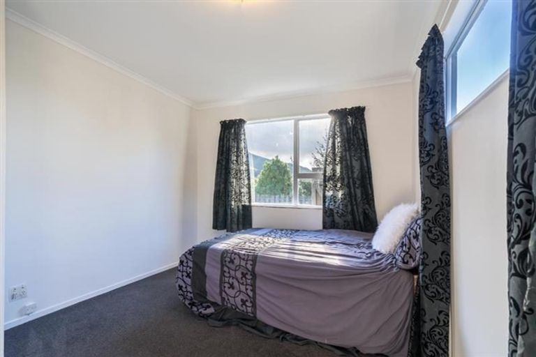 Photo of property in 74 Centennial Avenue, Helensburgh, Dunedin, 9010