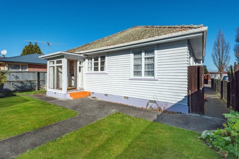 Photo of property in 2/102 Yaldhurst Road, Sockburn, Christchurch, 8042