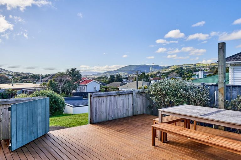 Photo of property in 31 Larsen Crescent, Tawa, Wellington, 5028