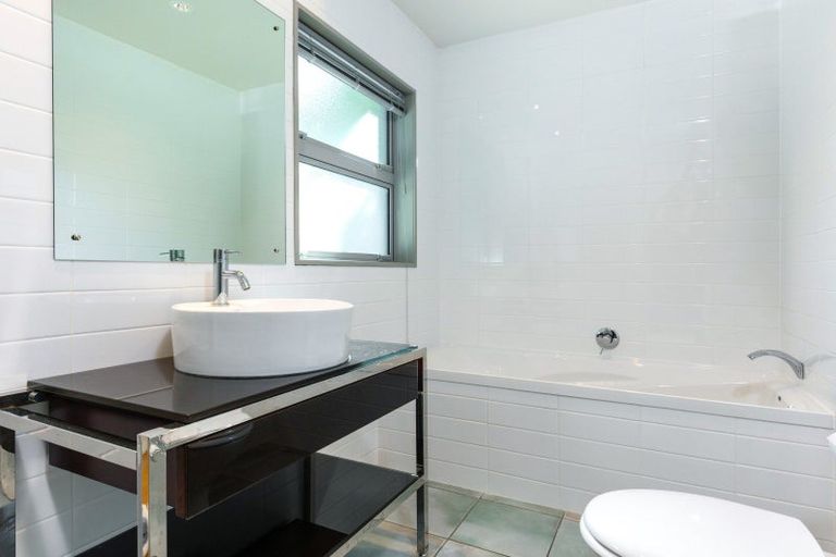 Photo of property in 2 Finlay Grove, Waikawa, Picton, 7220