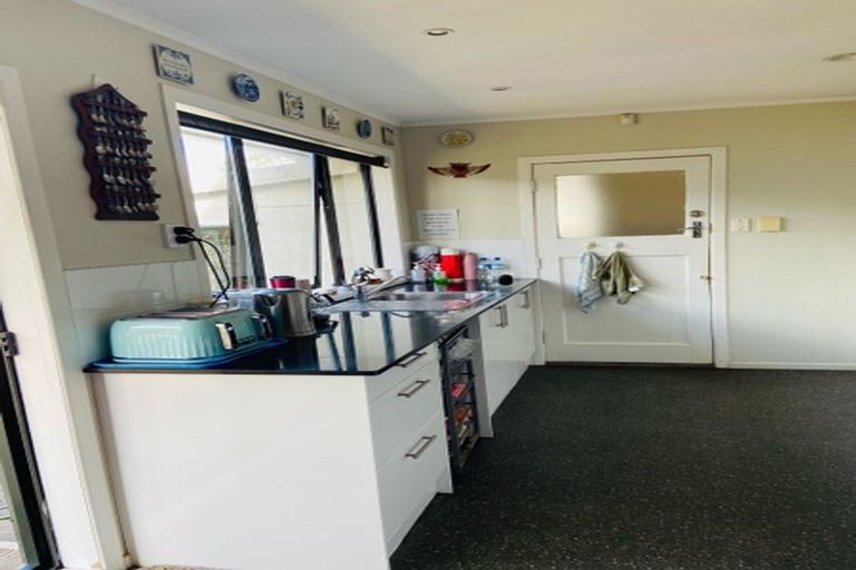 Photo of property in 122 Mahia Road, Wattle Downs, Auckland, 2103