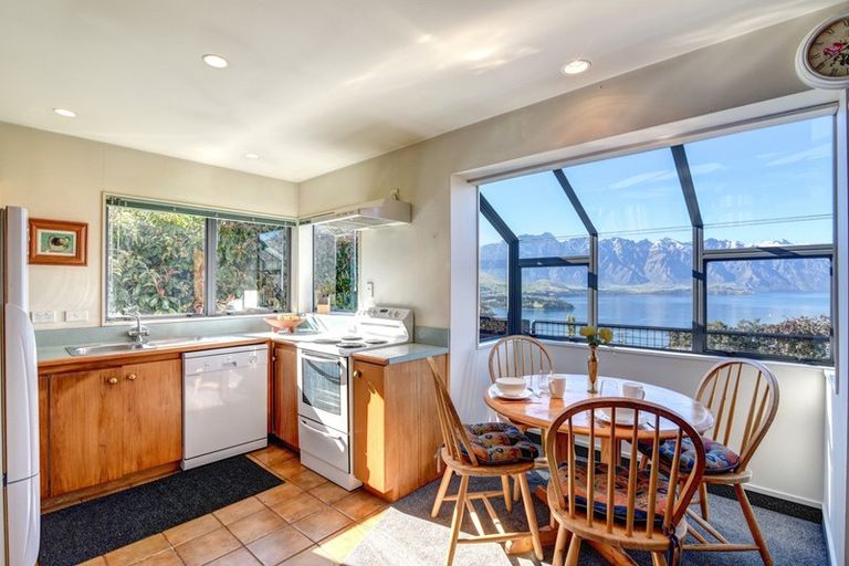 Photo of property in 49b Wynyard Crescent, Fernhill, Queenstown, 9300