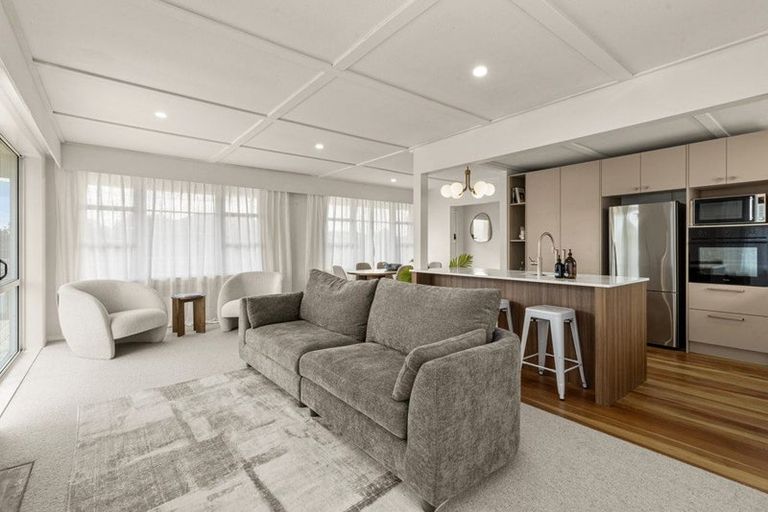 Photo of property in 1 Galt Street, Hawera, 4610