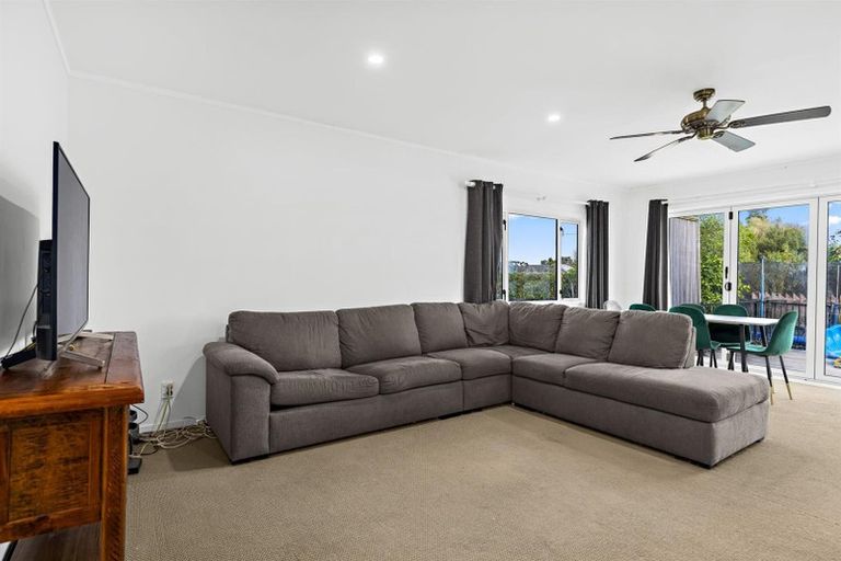 Photo of property in 2 Rere Place, Parakai, 0830