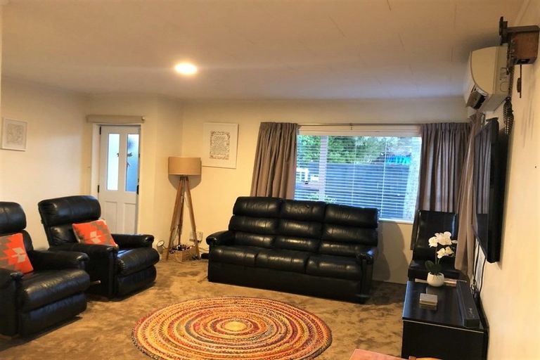 Photo of property in 25 Meadowvale Rise, Titirangi, Auckland, 0604
