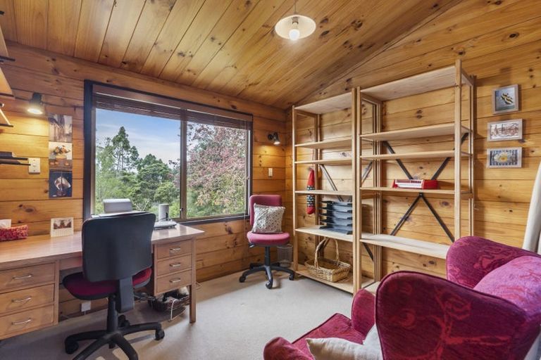 Photo of property in 17 Kawaka Street, Titirangi, Auckland, 0604