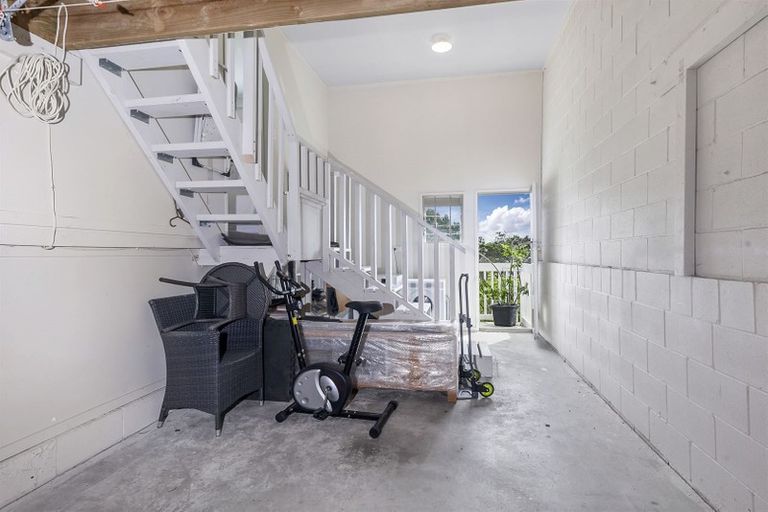 Photo of property in 2/40 Coronation Road, Hillcrest, Auckland, 0627