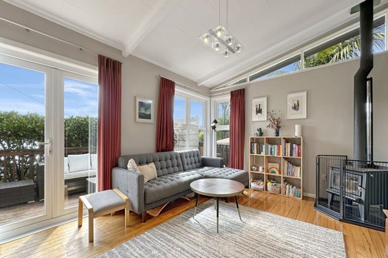 Photo of property in 1/40a Woodglen Road, Glen Eden, Auckland, 0602