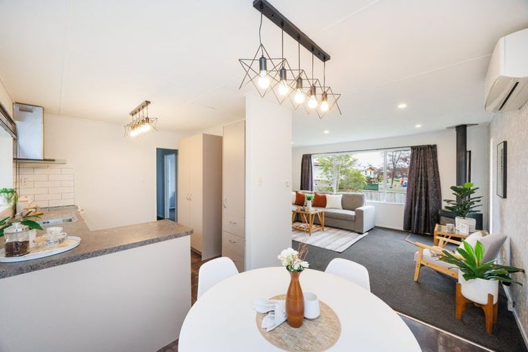 Photo of property in 18 Cumberland Place, Kelvin Grove, Palmerston North, 4414