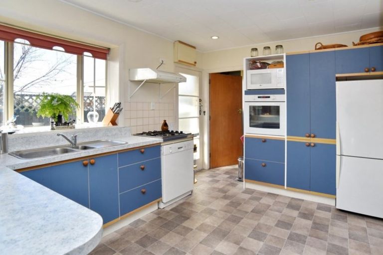 Photo of property in 11 Emlyn Place, Avondale, Christchurch, 8061