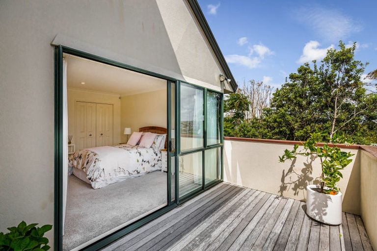 Photo of property in 2/12 Richards Avenue, Forrest Hill, Auckland, 0620