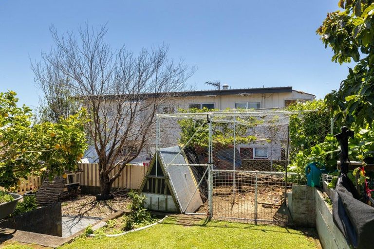 Photo of property in 16 Bulteel Street, New Plymouth, 4310