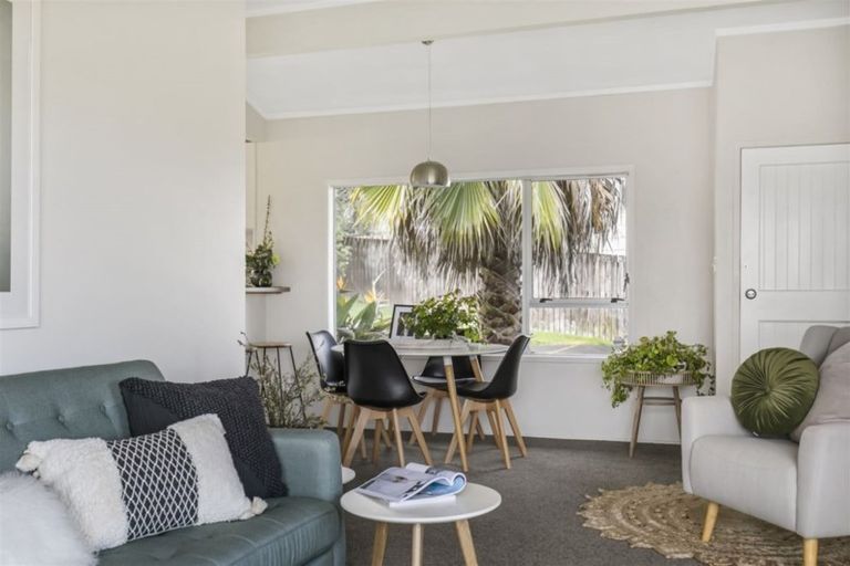 Photo of property in 1/102 Eskdale Road, Birkdale, Auckland, 0626