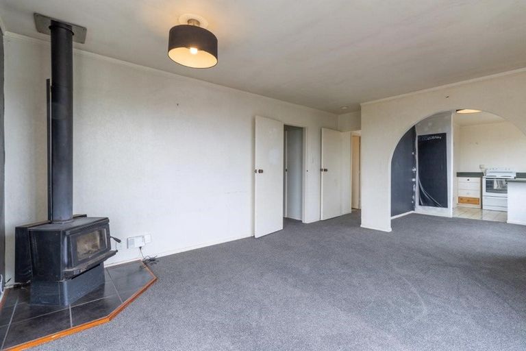 Photo of property in 17b Colchester Crescent, Newlands, Wellington, 6037