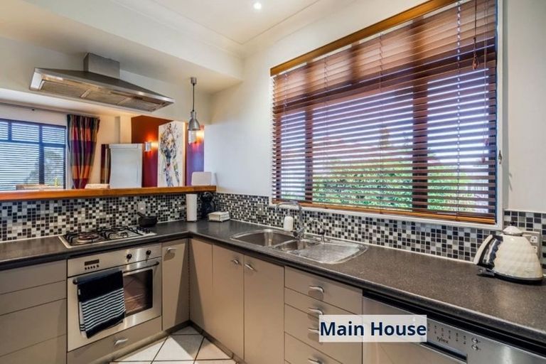 Photo of property in 19 Chivalry Road, Glenfield, Auckland, 0629