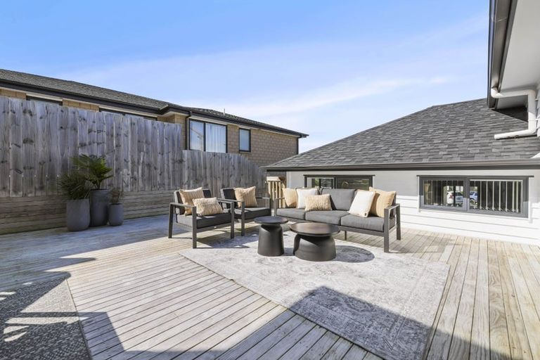 Photo of property in 27 Surf View Crescent, Red Beach, 0932