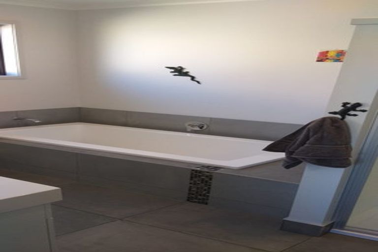 Photo of property in 12 Latimer Way, Petone, Lower Hutt, 5012