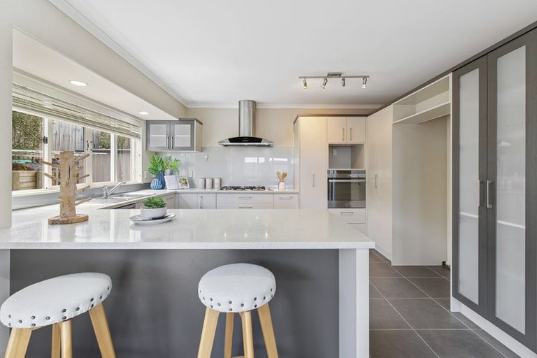 Photo of property in 14 Beros Place, Flat Bush, Auckland, 2016