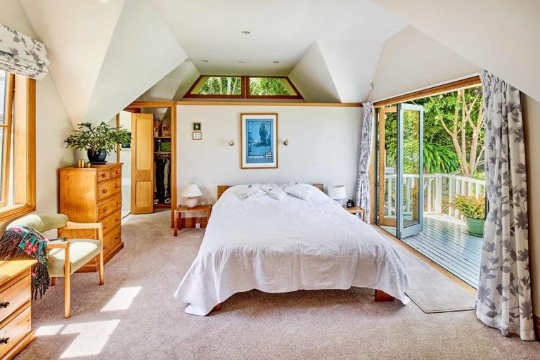 Photo of property in 15 Whiorau Grove, Lowry Bay, Lower Hutt, 5013