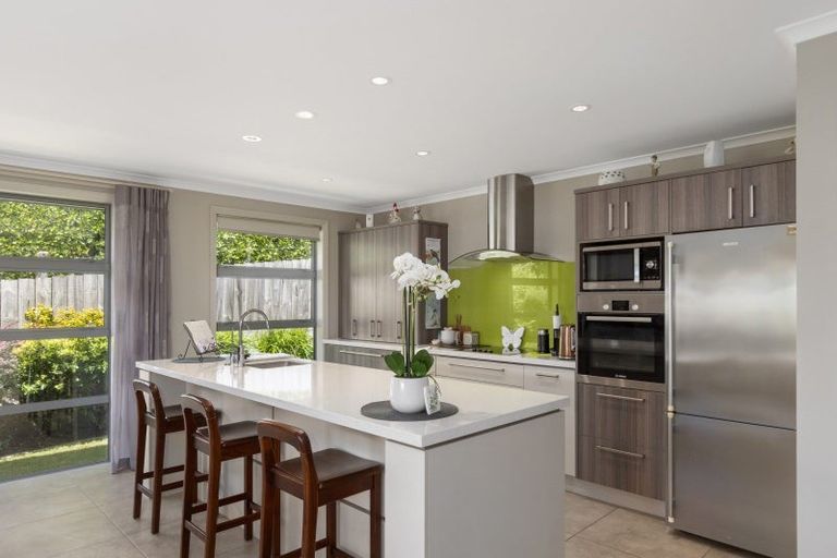 Photo of property in 16 Tranquil Grove, Omokoroa, 3114