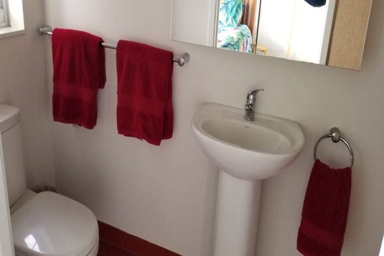 Photo of property in 21 Arden Place, Oakura, 4314