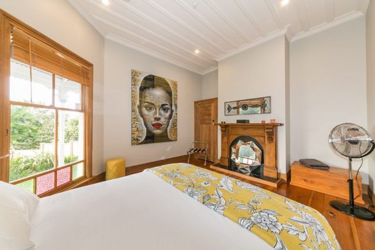 Photo of property in 6 Milton Road, Bluff Hill, Napier, 4110