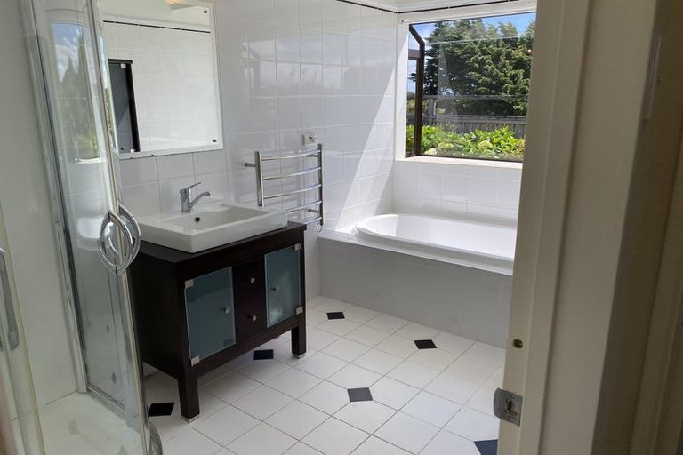 Photo of property in 82 Southernthread Road, Brooklyn, Wellington, 6021