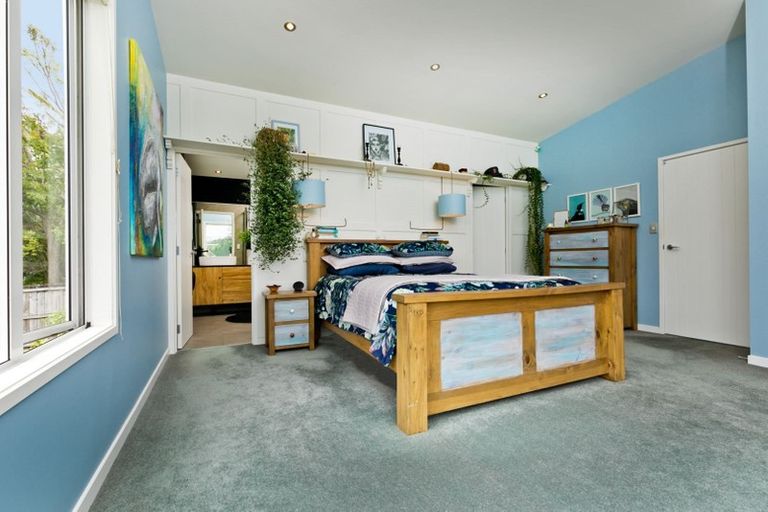 Photo of property in 27 Newbury Place, Schnapper Rock, Auckland, 0632