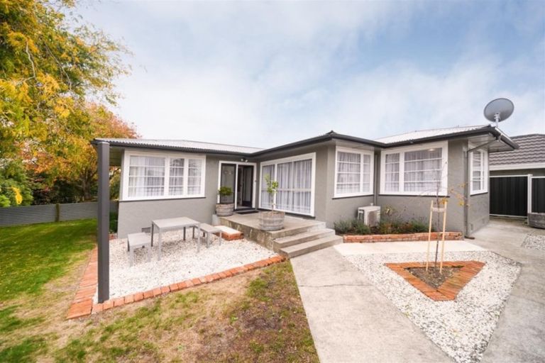 Photo of property in 2 Chester Crescent, West End, Palmerston North, 4410