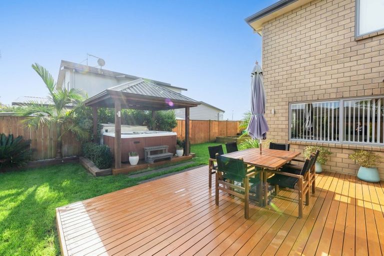 Photo of property in 8 Scotsmoor Drive, Wattle Downs, Auckland, 2103