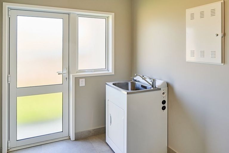 Photo of property in 113 Queen Charlotte Drive, Aotea, Porirua, 5024