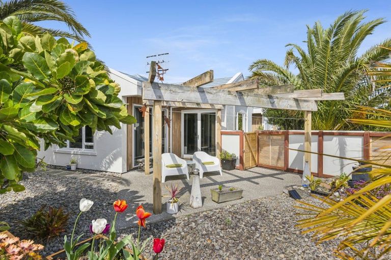 Photo of property in 43 Quadrant Heights, Paraparaumu, 5032