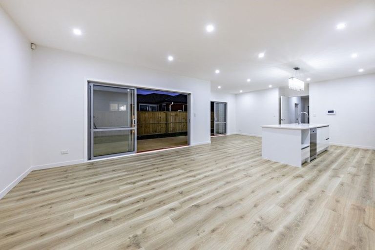 Photo of property in 35 Black Beech Crescent, Takanini, 2110