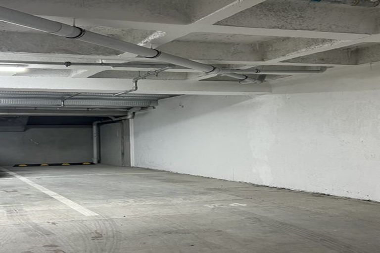 Photo of property in 1/4045f Great North Road, Glen Eden, Auckland, 0602