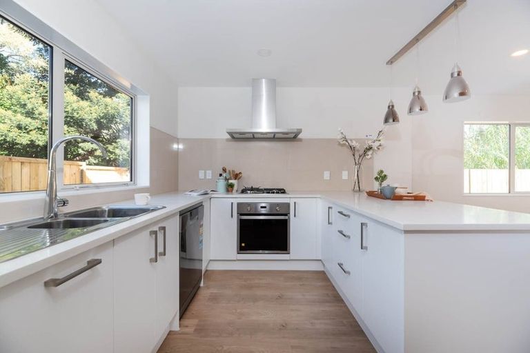 Photo of property in 27 Sunshine Boulevard, Sunnyvale, Auckland, 0612