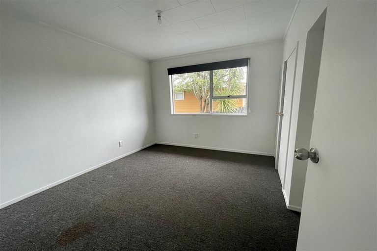 Photo of property in 18 Pankhurst Place, Sunnyvale, Auckland, 0612