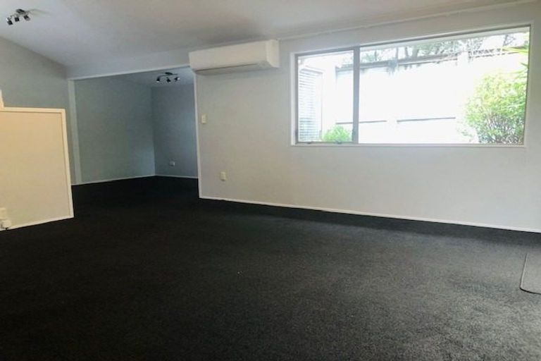 Photo of property in 2/68 Cockayne Crescent, Sunnynook, Auckland, 0620