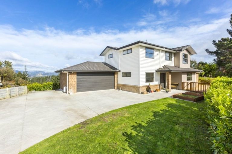 Photo of property in 24 Mount Marua Way, Timberlea, Upper Hutt, 5018