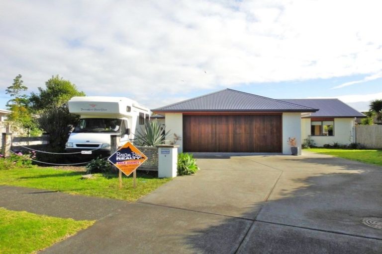 Photo of property in 6 Resolution Place, One Tree Point, 0118