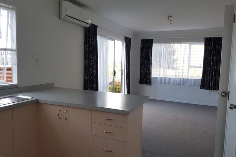 Photo of property in 1/19 Hauraki Crescent, Pinehill, Auckland, 0632