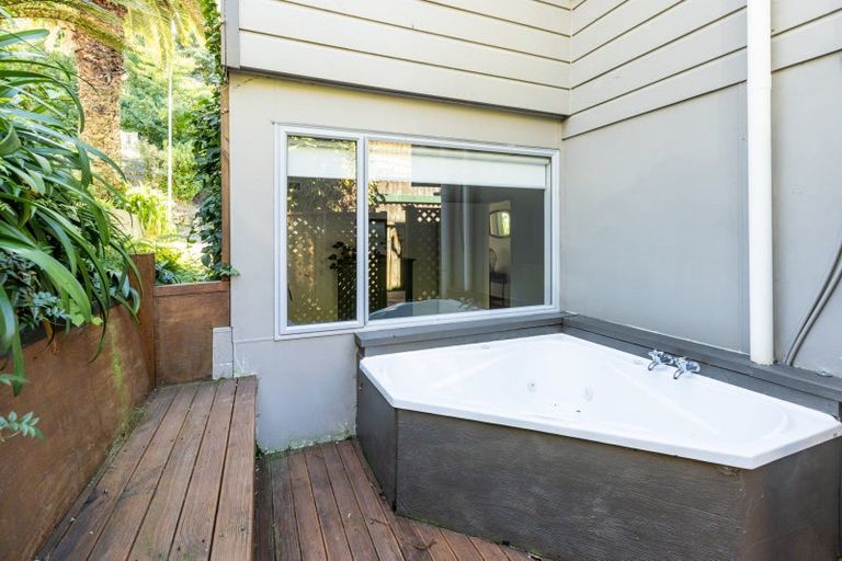 Photo of property in 6 Little Burke Street, Hospital Hill, Napier, 4110