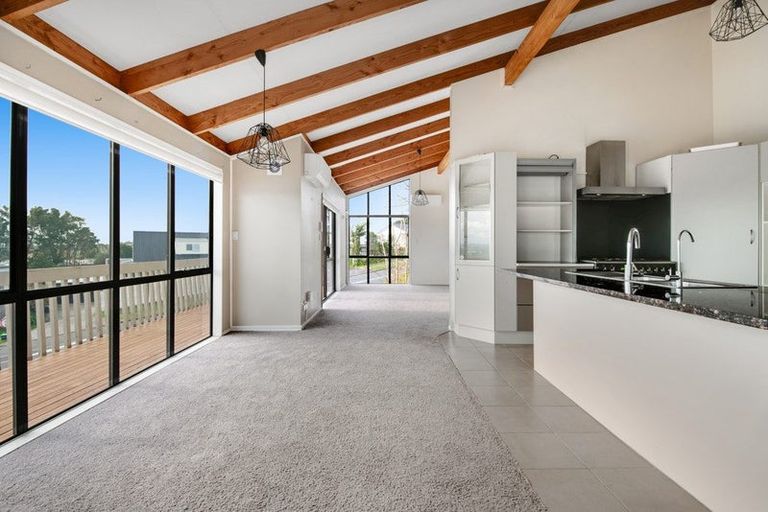 Photo of property in 10 Unsworth Drive, Unsworth Heights, Auckland, 0632