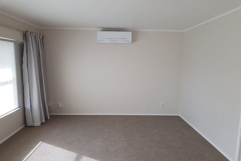 Photo of property in 2/5 Moana Avenue, Belmont, Auckland, 0622