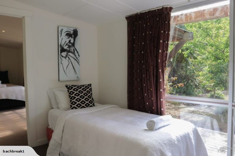 Photo of property in 25 Donnelly Street, Oakura, 4314